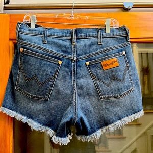 Size 30 cut off Wrangler denim shorts
